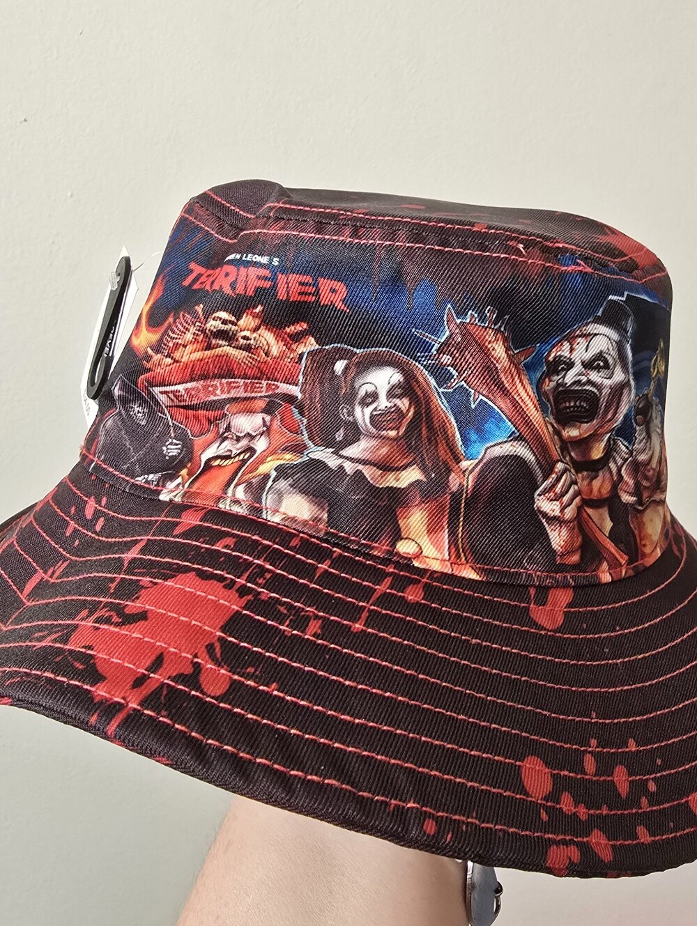 HHN 2025 TERRIFIER Reversible Bucket Hat in Black and Red